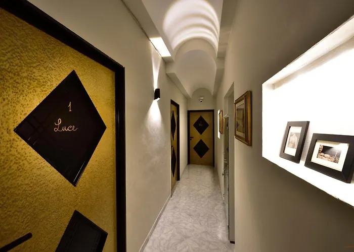 Апартаменты Ciaobari - Elegant 4 Bedrooms In The Heart Of Old Town *