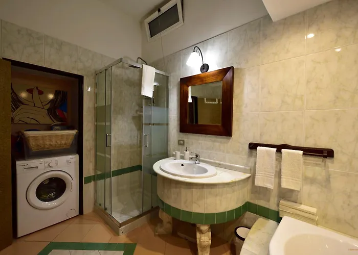 Ciaobari - Elegant 4 Bedrooms In The Heart Of Old Town * Бари