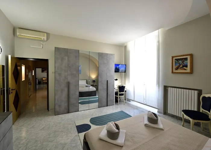 Ciaobari - Elegant 4 Bedrooms In The Heart Of Old Town * Бари