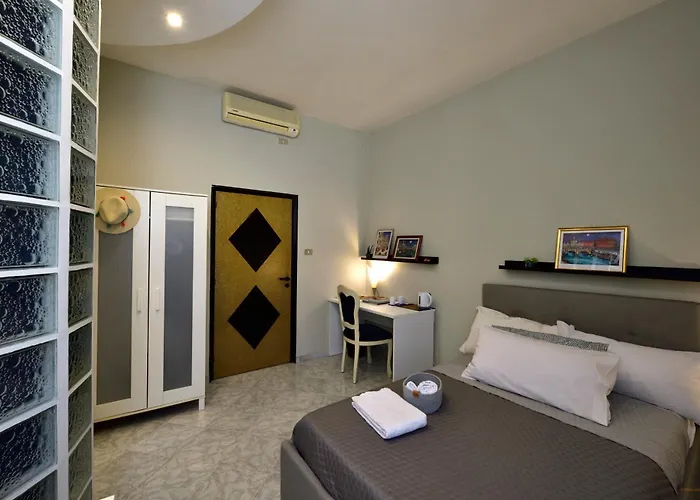 Апартаменты Ciaobari - Elegant 4 Bedrooms In The Heart Of Old Town