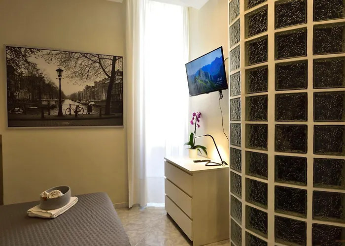 Апартаменты Ciaobari - Elegant 4 Bedrooms In The Heart Of Old Town *