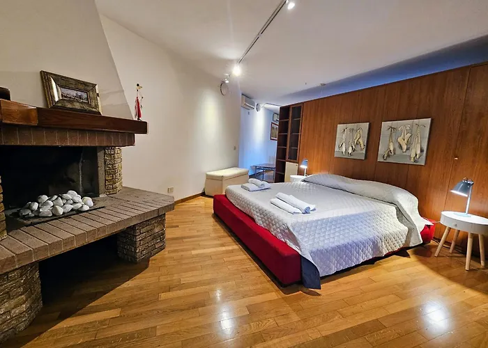 Апартаменты Ciaobari - Elegant 4 Bedrooms In The Heart Of Old Town *