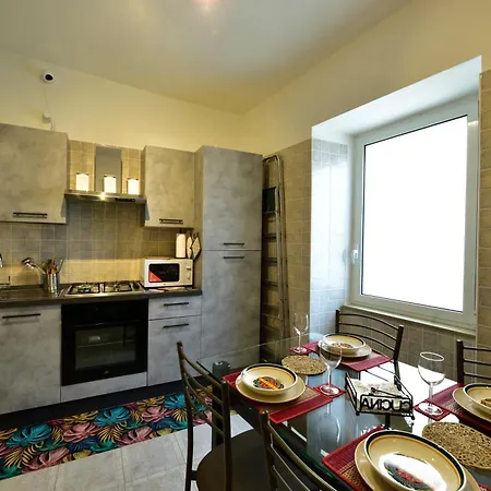 Ciaobari - Elegant 4 Bedrooms In The Heart Of Old Town Апартаменты Бари