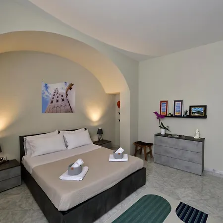Апартаменты Ciaobari - Elegant 4 Bedrooms In The Heart Of Old Town Бари