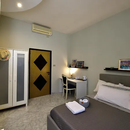 Апартаменты Ciaobari - Elegant 4 Bedrooms In The Heart Of Old Town
